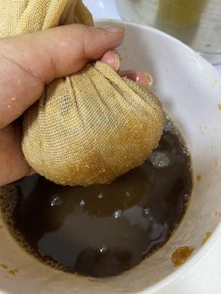 Pear Herbal Syrup step 7: Press firmly to extract as much liquid as possible.