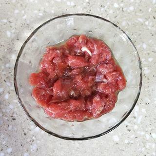 Beef, Radish and Corn Soup step 2: Marinate the beef with cooking oil, salt, cornstarch, oyster sauce, and ground w