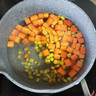 Beef, Radish and Corn Soup step 3: Bring a pot of water to a boil. Add the diced radish and corn kernels.
