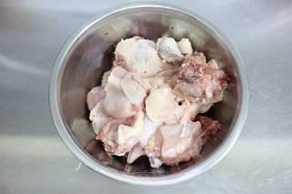 Chicken Soup with Chinese Yam and Carrot step 3: Cut the chicken into serving pieces along the joints. Rinse several times in col