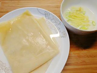 Pork Loin and Vegetable Rolls step 4: Soak the tofu sheets and ginger briefly in boiling water until softened.