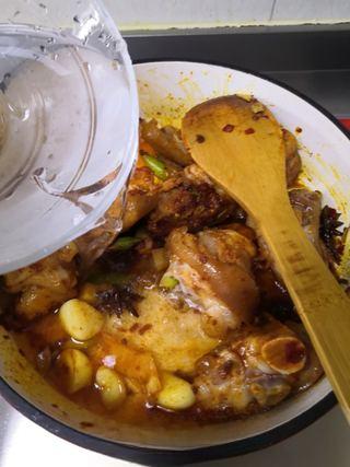 Braised Pork Trotters step 9: Pour in enough water to partially cover the ingredients.
