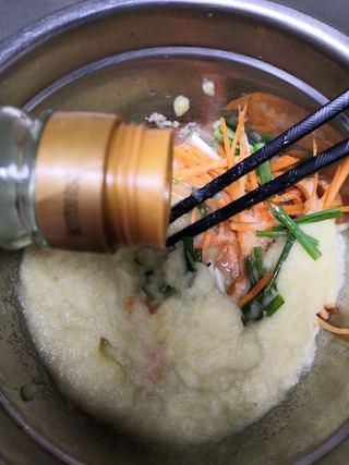 Fruit Kimchi with Napa Cabbage step 11: Combine the puree with the green onions and carrot in a large bowl. Add white vi