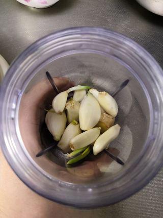 Fruit Kimchi with Napa Cabbage step 7: Blend the ginger and garlic until finely minced.