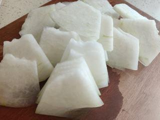 Baby Cabbage Soup with Shrimp Shell Broth step 2: Wash the baby cabbage thoroughly and slice it into thin strips.