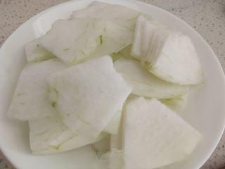 Baby Cabbage Soup with Shrimp Shell Broth step 3: Set the prepared cabbage aside.