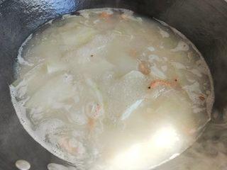 Baby Cabbage Soup with Shrimp Shell Broth step 8: Reduce to medium-low heat and simmer until the broth becomes milky and flavorful