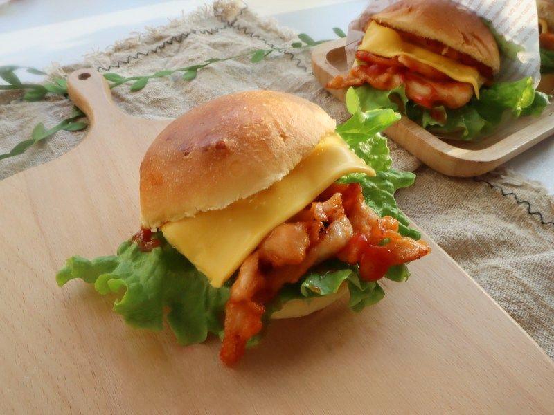 Louisiana Chicken Cheeseburger finished dish
