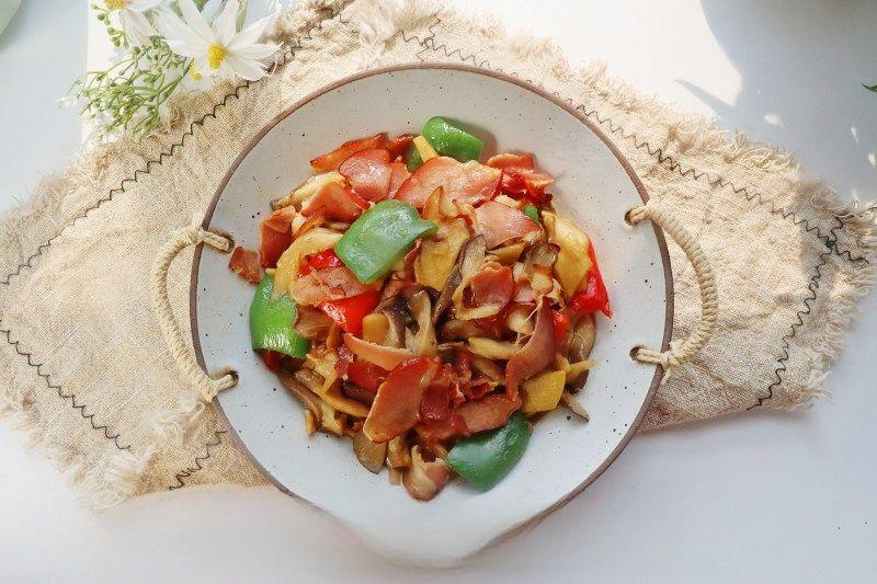 Stir-Fried Mushrooms with Cured Pork finished dish