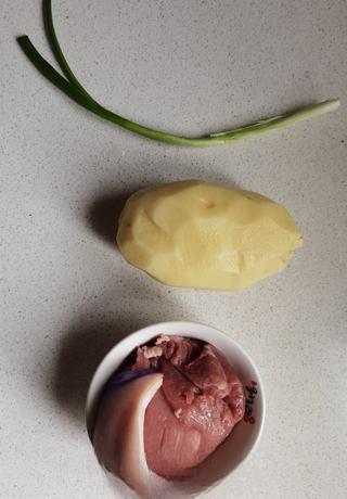 Mashed Potato Volcano with Braised Pork Sauce step 1: Prepare all ingredients.