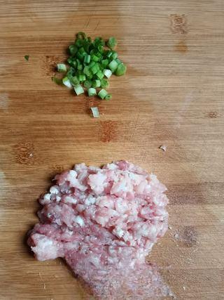 Mashed Potato Volcano with Braised Pork Sauce step 3: While the potatoes steam, finely mince the pork and chop the green onion.