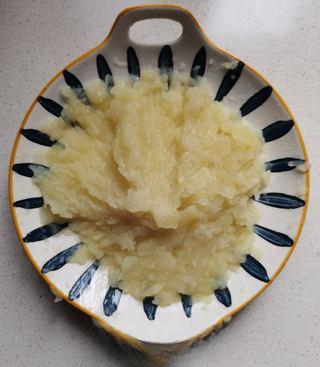 Mashed Potato Volcano with Braised Pork Sauce step 5: Mash the steamed potatoes until smooth.