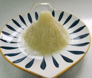 Mashed Potato Volcano with Braised Pork Sauce step 6: Shape the mashed potatoes into a volcano-like mound on a serving plate, creating