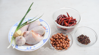 Spicy Fried Chicken with Peanuts step 1: Prepare all ingredients.