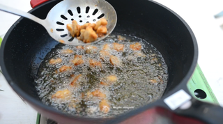 Spicy Fried Chicken with Peanuts step 6: Heat oil to about 350°F (175°C). Remove the ginger slices and fry the chicken un