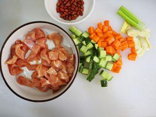 Kung Pao Chicken step 2: Cut the chicken breast into bite-sized cubes. Dice the cucumber and carrot.