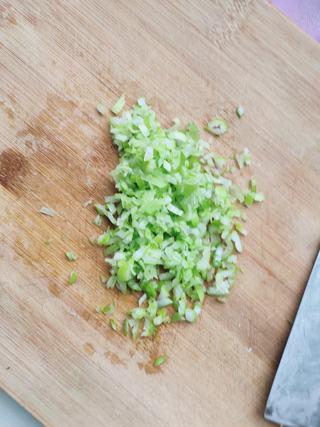 Crispy Fried Stuffed Eggplant step 2: Finely chop the green onion.