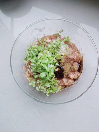 Crispy Fried Stuffed Eggplant step 3: Combine the minced pork with green onion, oyster sauce, light soy sauce, cooking