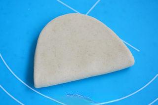 Buckwheat and Barley Flour Steamed Bread step 6: Brush one half lightly with vegetable oil and fold the dough over.
