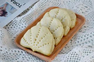 Buckwheat and Barley Flour Steamed Bread step 9: Remove from the steamer and allow to cool slightly before serving.
