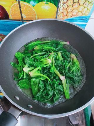 Chinese Yam, Spinach and Egg Soup step 2: Bring a pot of water to a boil and blanch the spinach for about 1 minute.