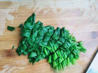 Chinese Yam, Spinach and Egg Soup step 3: Drain and finely chop the spinach.