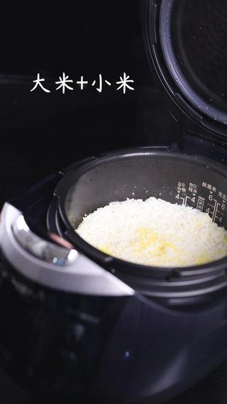 Cute Chick Rice Ball Bento step 1: Cook the rice and millet blend according to package instructions.
