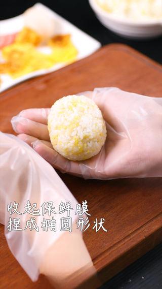 Cute Chick Rice Ball Bento step 7: Wrap the rice tightly with the plastic wrap and shape it into an oval chick body