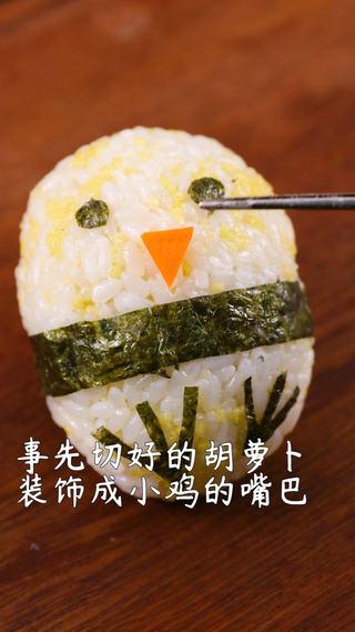 Cute Chick Rice Ball Bento step 8: Use carrot and nori pieces to create the chick's beak, eyes, and decorative deta