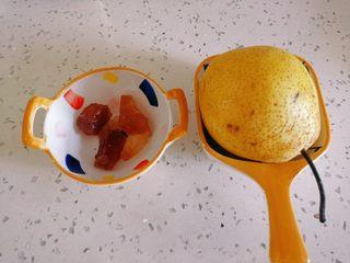 Pear and Rock Sugar Soup step 1: Gather all the ingredients.