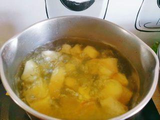 Pear and Rock Sugar Soup step 3: Place the pear pieces in a pot with water. Bring to a boil over high heat, then