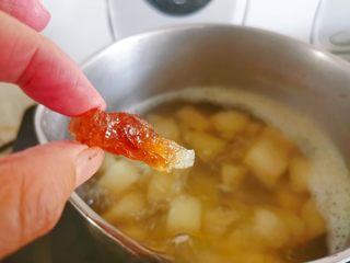 Pear and Rock Sugar Soup step 4: Add the rock sugar and continue simmering for another 10 minutes until fully dis