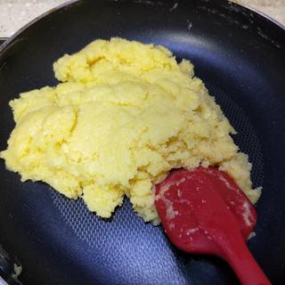 Milk Custard Steamed Buns step 18: Cook until the custard forms a thick dough that no longer sticks to the pan. Coo