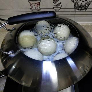 Milk Custard Steamed Buns step 27: Arrange the buns in a steamer and proof for 20 minutes.