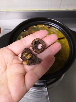 Braised Beef Brisket step 16: Add the dried hawthorn slices, reduce the heat to low, cover, and simmer for 1 t