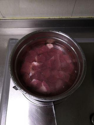 Braised Beef Brisket step 2: Place the beef brisket in a pot of cold water and bring to a boil to blanch.