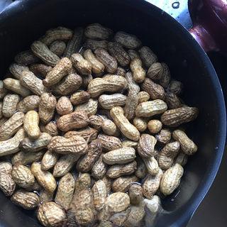 Boiled Fresh Peanuts step 3: Place the peanuts in a large pot and add enough water to fully cover them.