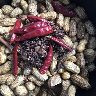 Boiled Fresh Peanuts step 4: Add the prepared spices to the pot.