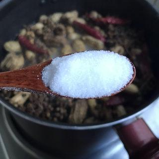 Boiled Fresh Peanuts step 6: Season with salt and stir well.