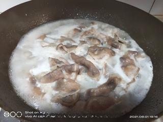Hot and Sour Lamb Soup step 2: Bring a pot of water to a boil and add the lamb slices.
