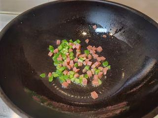 Golden Egg Fried Rice Recipe step 5: Add the diced sausage and green pepper to the wok and stir-fry briefly.