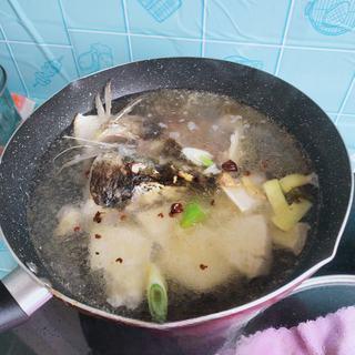 Catfish and Tofu Vegetable Soup step 10: Pour in boiling water. Season with white pepper, cooking wine, and light soy sau