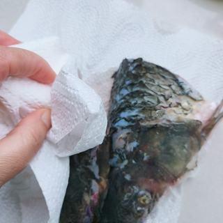 Catfish and Tofu Vegetable Soup step 6: Pat the fish dry with paper towels.