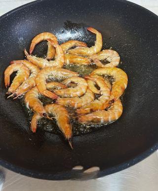 Sweet and Sour Braised Shrimp step 10: Flip and cook the other side until fully pink.
