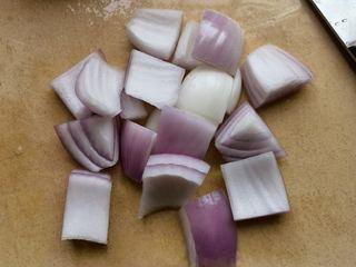 Mala Braised Pork Ribs with Potatoes and Onions step 16: Cut the onion into large wedges.
