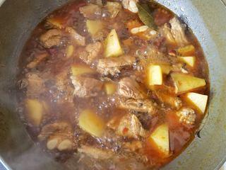 Mala Braised Pork Ribs with Potatoes and Onions step 18: Continue braising for 15 minutes, or until the potatoes are tender.