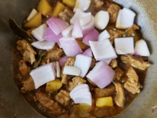 Mala Braised Pork Ribs with Potatoes and Onions step 20: Add the onion wedges.