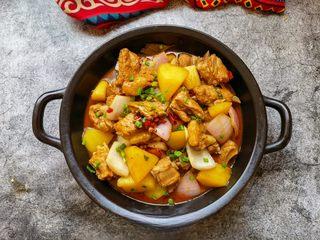 Mala Braised Pork Ribs with Potatoes and Onions step 23: Serve hot.