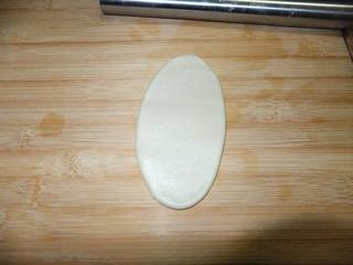 Red Bean and Jujube Paste Pastries step 14: Roll the dough into an oval shape.