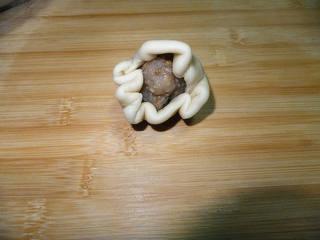 Red Bean and Jujube Paste Pastries step 18: Place a filling ball in the center and seal completely.